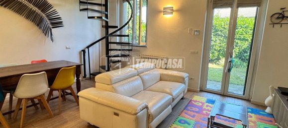 2-salle Duplex à Ossona, Italy No. 287579 2