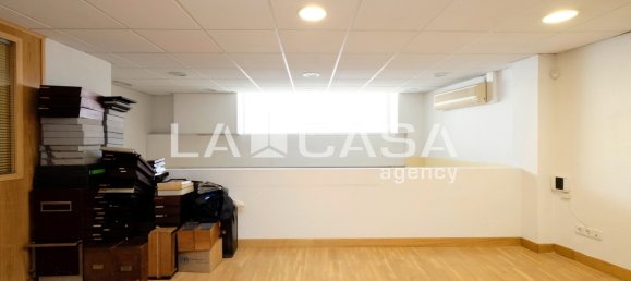 138m² Commercial property in Barcelona, Spain No. 175533 4