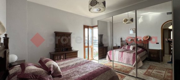 6-Zimmer Wohnung in Taranto, Italy, Nr. 122000 2