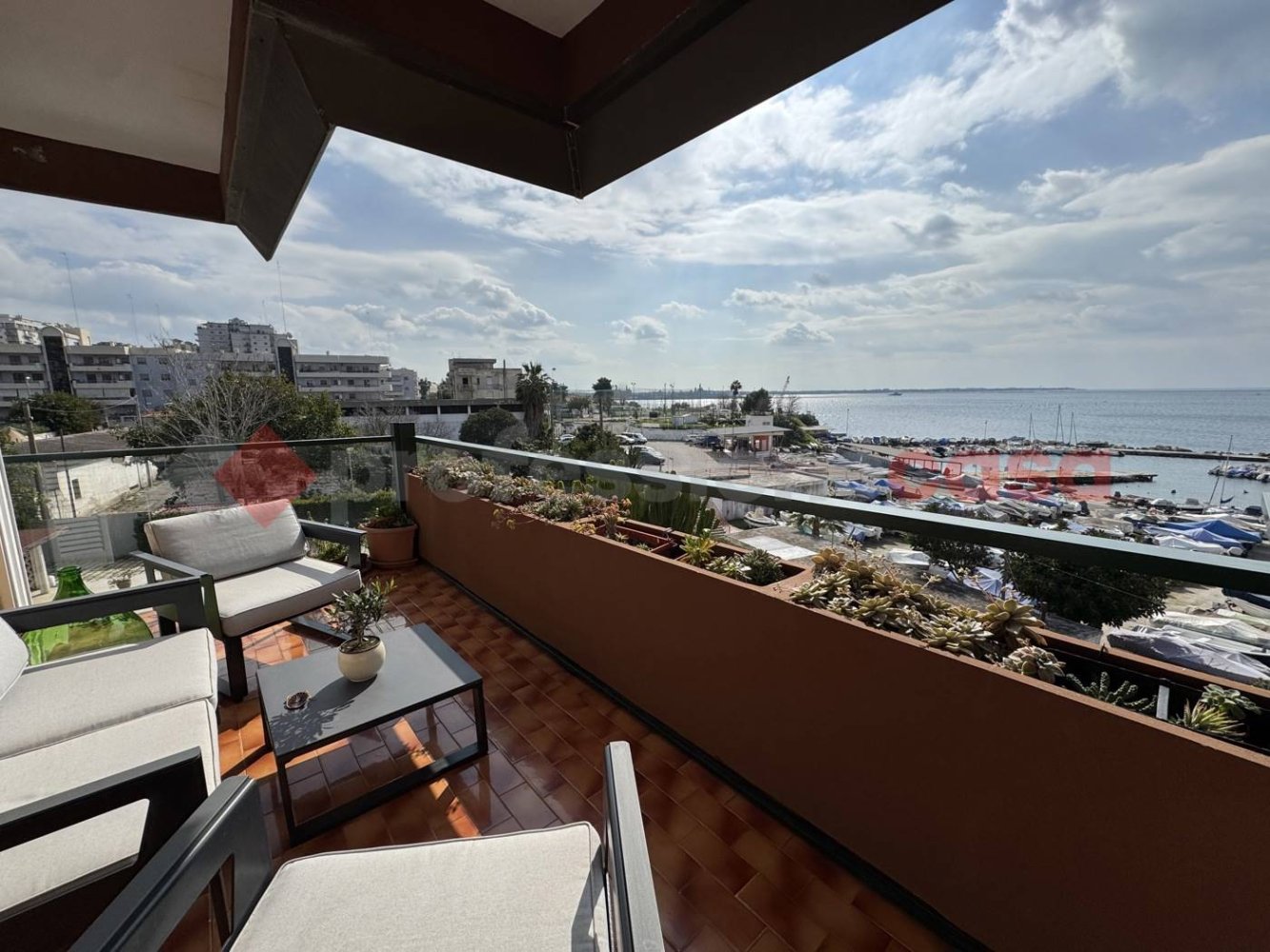 6-salle Appartement à Taranto, Italy No. 122000