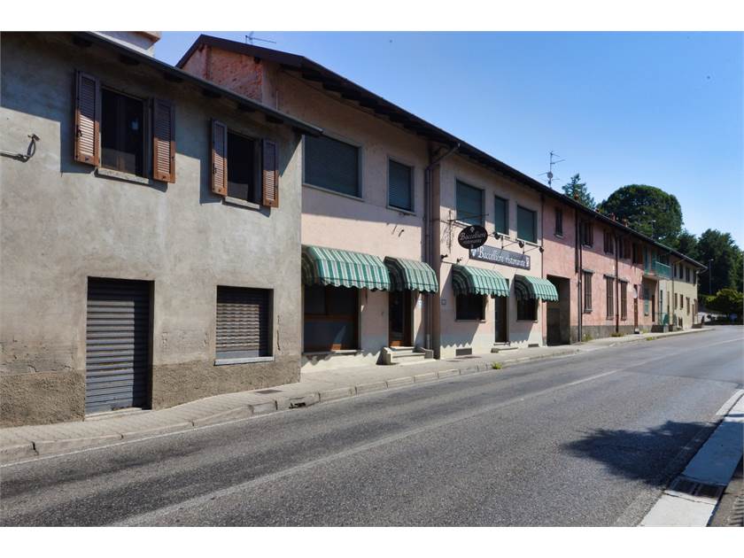 10 bedrooms Commercial property in Cassina Rizzardi, Italy No. 324554