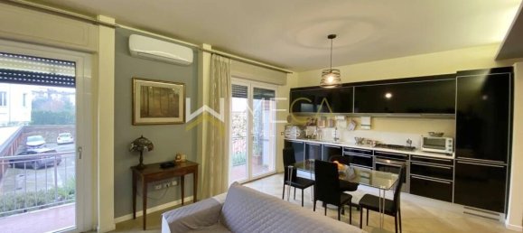 Apartamento de 2 dormitorios en Desenzano del Garda, Italy No. 119380 3