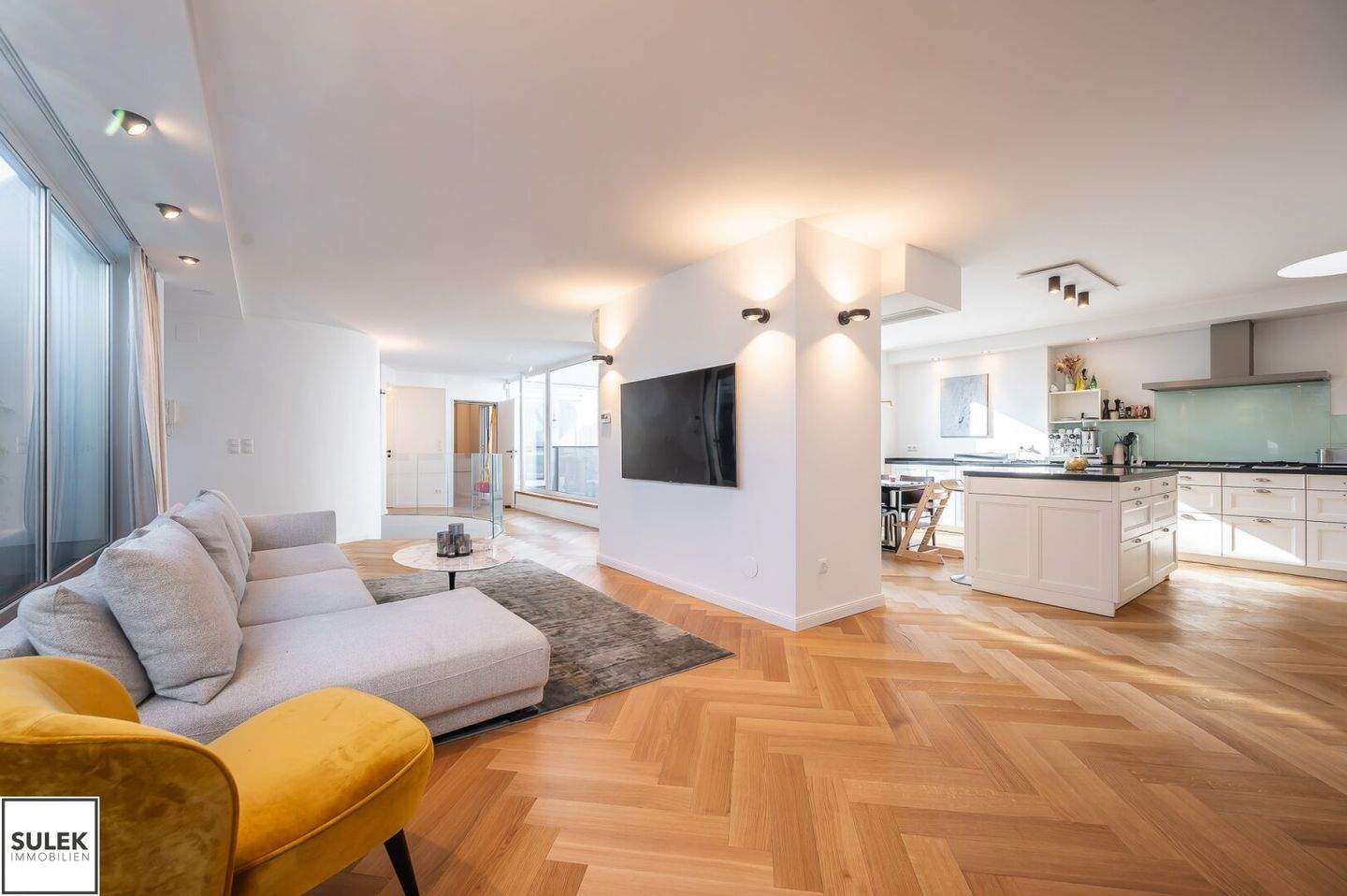 4 rooms Penthouse in Mariahilf, Austria No. 134236