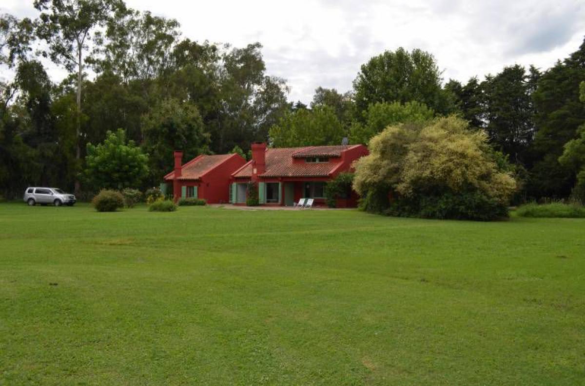 3 bedrooms Farm in Pilar, Argentina No. 48862