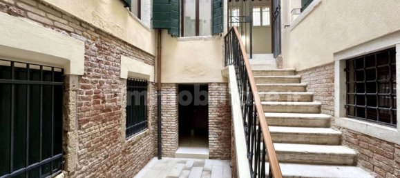 2 bedrooms Apartment in Venice, Italy No. 112722 19