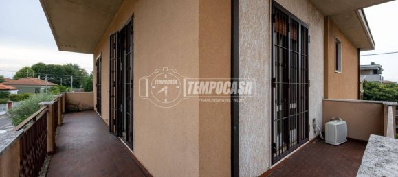 2 bedrooms Villa in Pozzuolo Martesana, Italy No. 291183 8