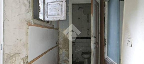 2-salle Propriété commerciale à Naples, Italy No. 141024 10