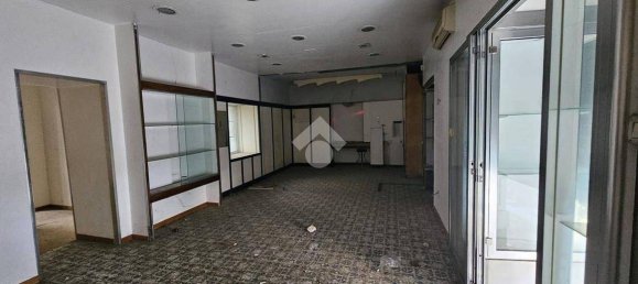 2-salle Propriété commerciale à Naples, Italy No. 141024 8