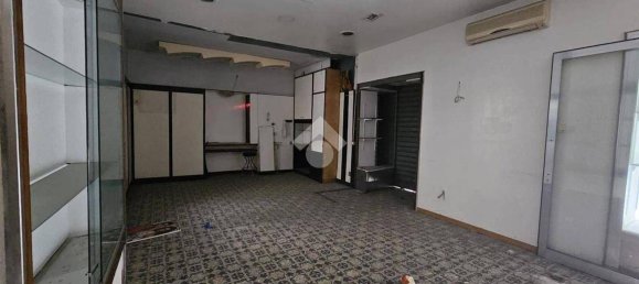 2-salle Propriété commerciale à Naples, Italy No. 141024 6