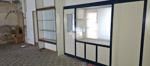 2-salle Propriété commerciale à Naples, Italy No. 141024 7