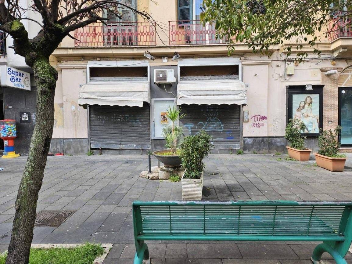 2-salle Propriété commerciale à Naples, Italy No. 141024