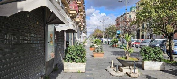 2-salle Propriété commerciale à Naples, Italy No. 141024 2