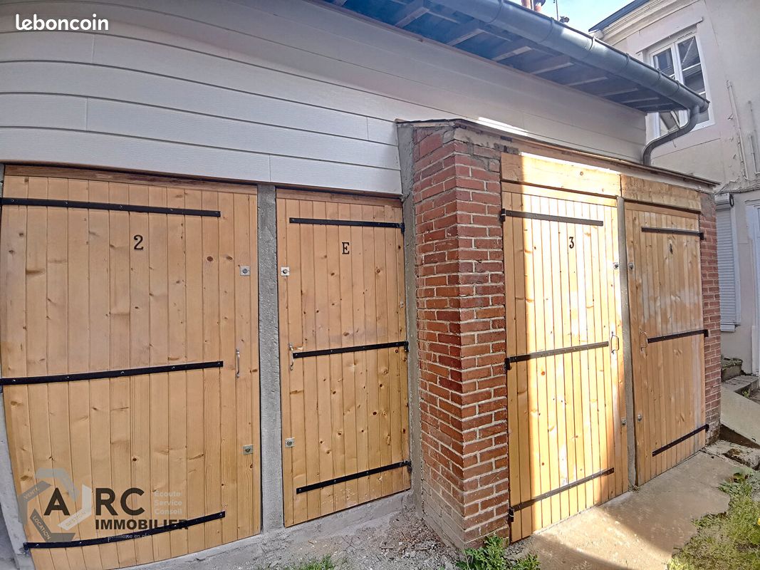 Garage in Orleans, France, Nr. 63670