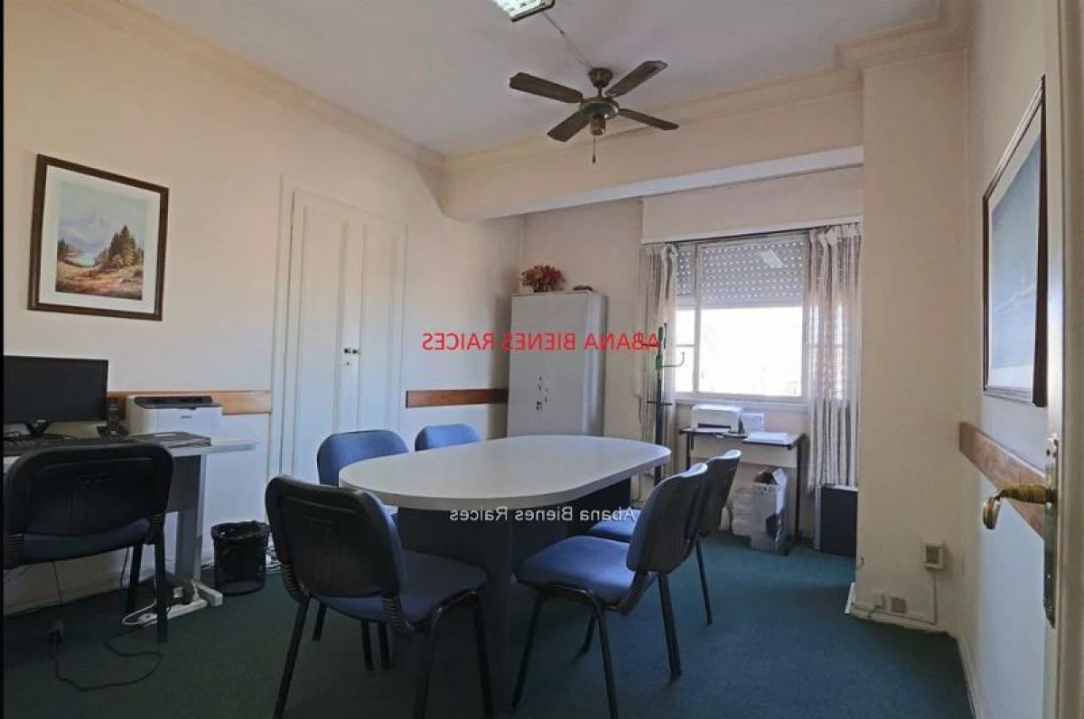 4 bedrooms Apartment in Montevideo, Uruguay No. 1078