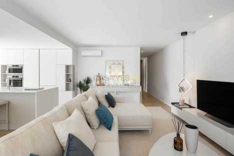 112m² Commercial property in Porto, Portugal No. 151324