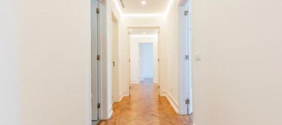 4 bedrooms Apartment in Lisbon, Portugal No. 104973 6