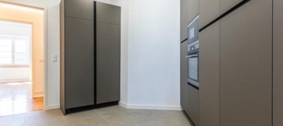 4 bedrooms Apartment in Lisbon, Portugal No. 104973 10