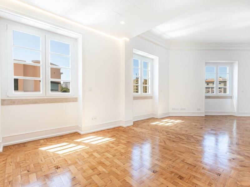 4 bedrooms Apartment in Lisbon, Portugal No. 104973