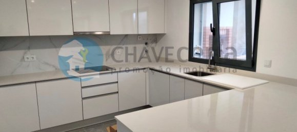 4 bedrooms House in Corroios, Portugal No. 140391 8