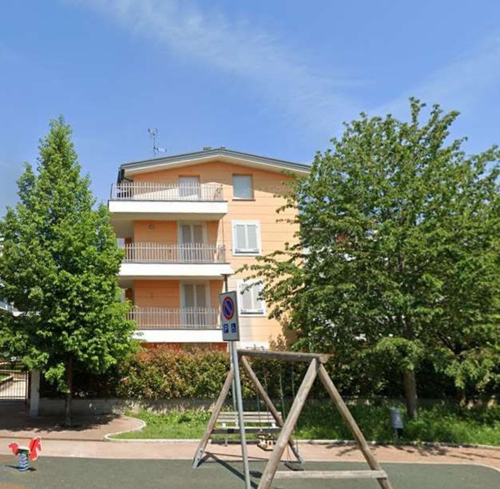 100m² Commercial property in Besana in Brianza, Italy No. 378472