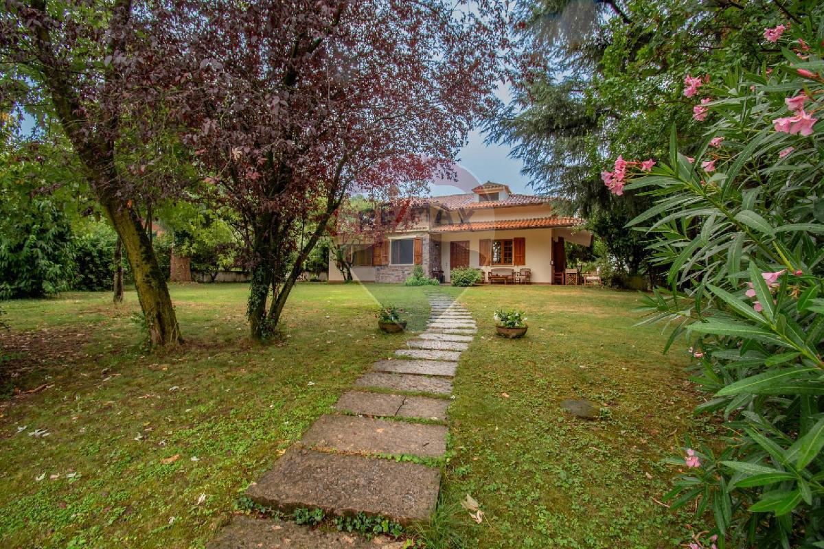 Вилла с 3 спальнями в Кальваджезе делла Ривьера, Италия № 293485