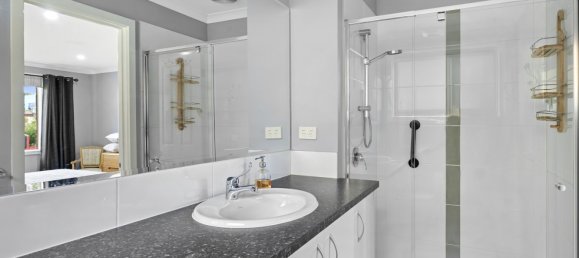 4 bedrooms House in Coronet Bay, Australia No. 649 5