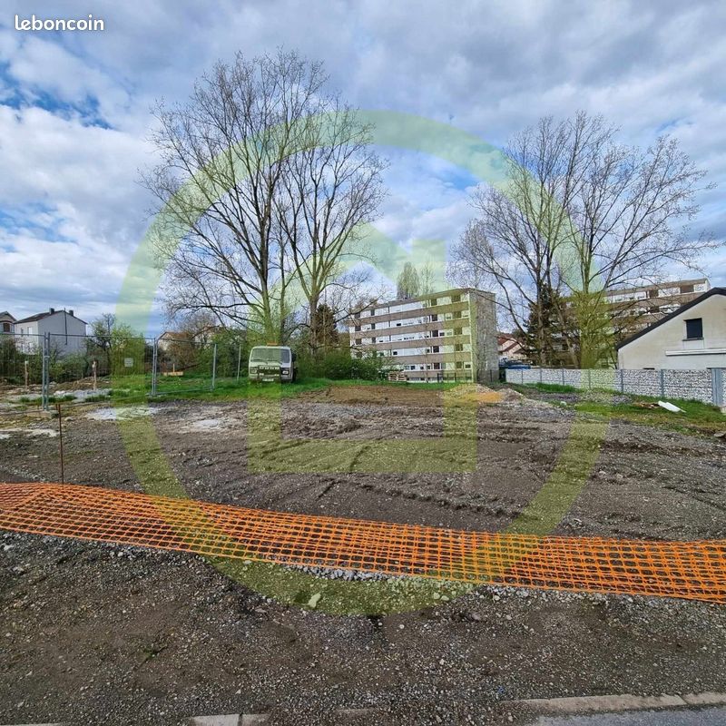 Terreno en Mont-Saint-Martin, France No. 67102