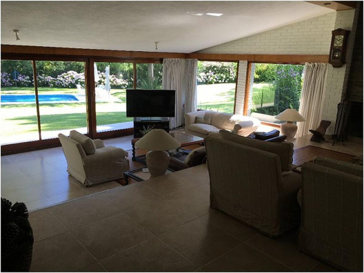 4 bedrooms House in Maldonado, Uruguay No. 7487