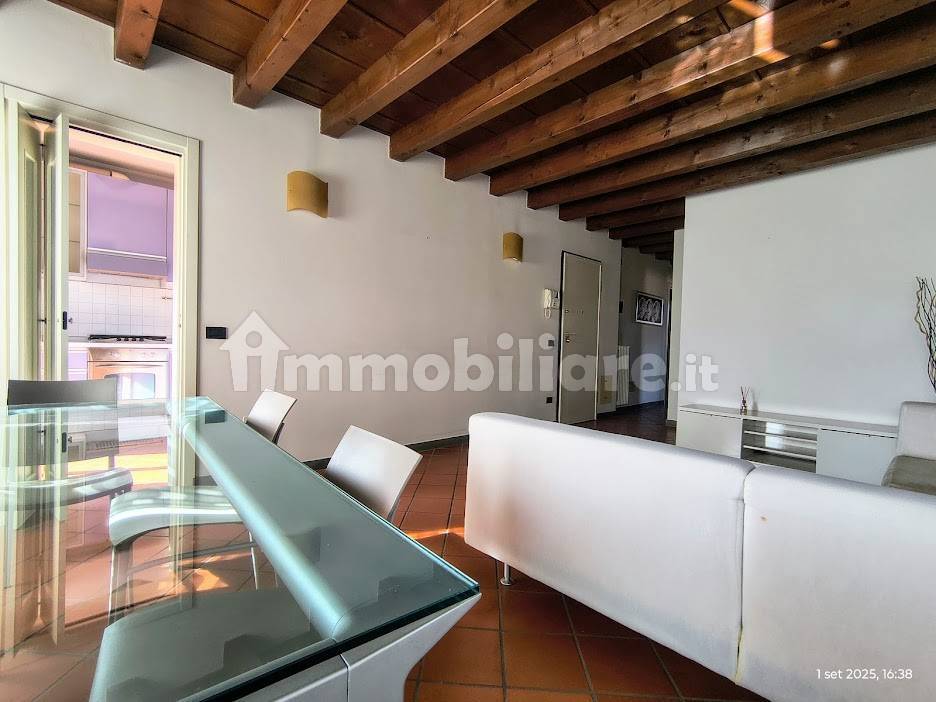 Квартира с 2 спальнями в Феррара, Италия № 378564