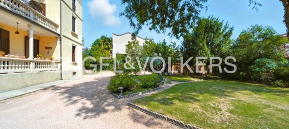 9 Schlafzimmer Villa in Castronno, Italy, Nr. 361250 17