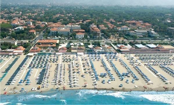  عقار تجاري في Camaiore, Italy 3000متر مربع رقم 212909