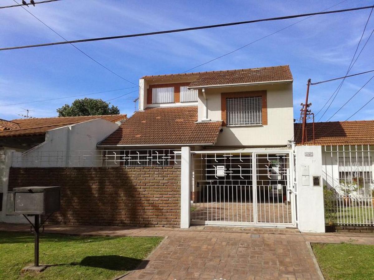 3 bedrooms House in Almirante Brown, Argentina No. 88590