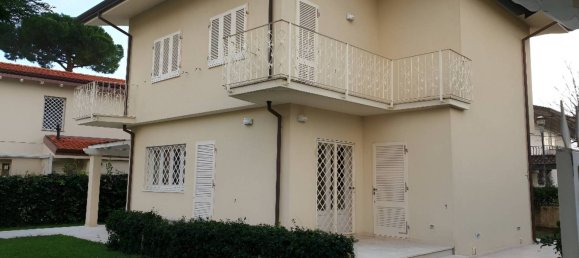 3 bedrooms Villa in Forte dei Marmi, Italy No. 188656 10