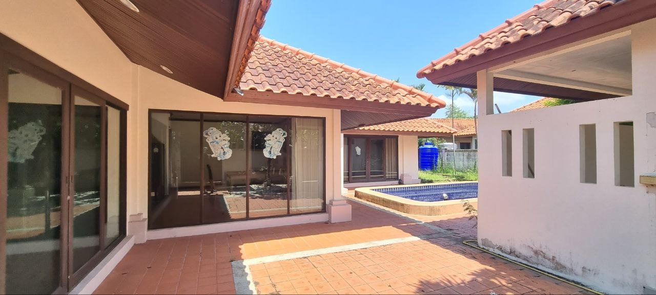 3 bedrooms Villa in Pattaya, Thailand No. 11178