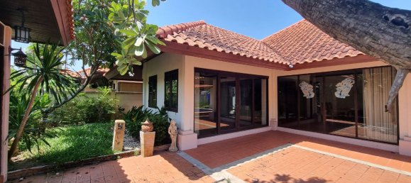 3 bedrooms Villa in Pattaya, Thailand No. 11178 2