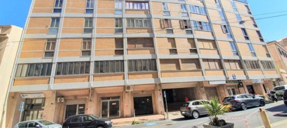 5 rooms Apartment in Catanzaro, Italy No. 19658 19