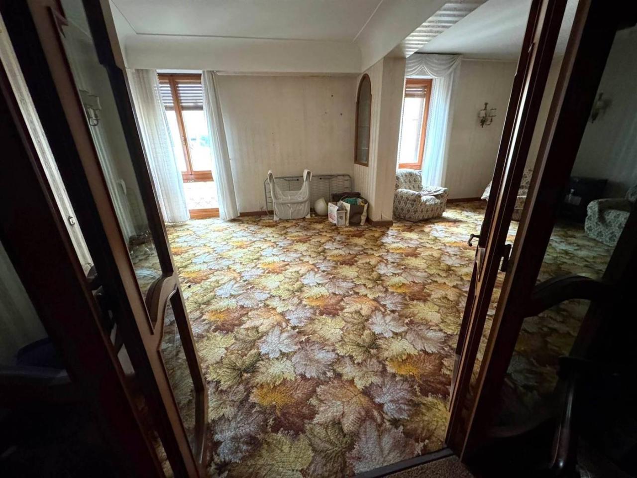 5 rooms Apartment in Catanzaro, Italy No. 19658