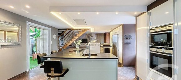 5 bedrooms Townhouse in Saint-Joseph, France No. 199229 3