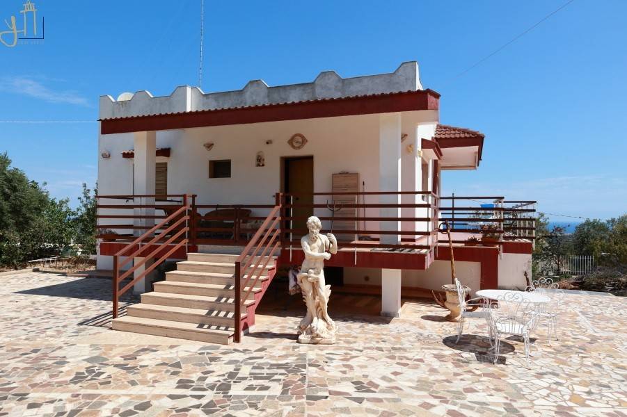 Вилла с 4 спальнями в Полиньяно а Маре, Италия № 262802