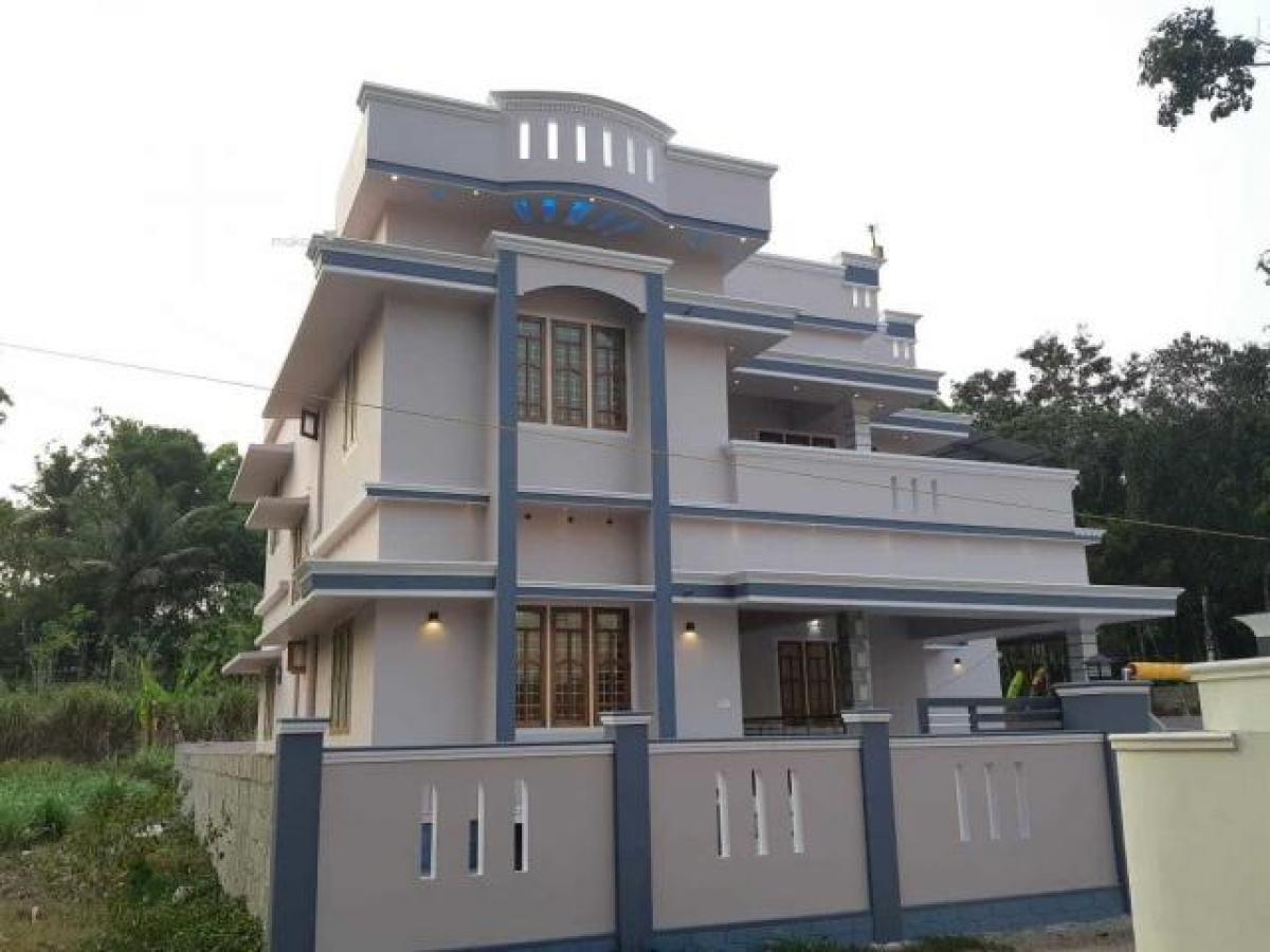 5 bedrooms House in Kottayam, India No. 1291