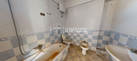 Apartamento de 5 dormitorios en Aversa, Italy No. 363615 20