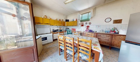 Apartamento de 5 dormitorios en Aversa, Italy No. 363615 5