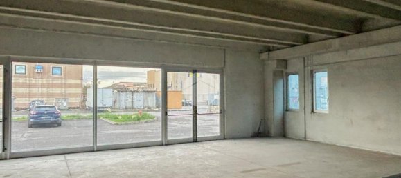 220m² Commercial property in Montirone, Italy No. 207004 2