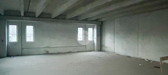 220m² Commercial property in Montirone, Italy No. 207004 7