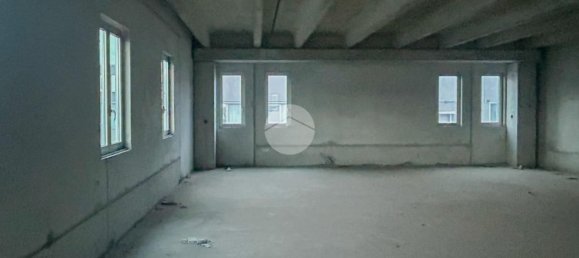 220m² Commercial property in Montirone, Italy No. 207004 9