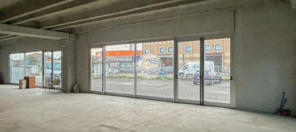 220m² Commercial property in Montirone, Italy No. 207004 3