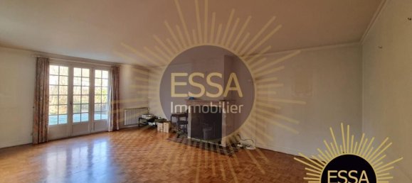 Замки и поместья с 4 спальнями в Велизи-Вилякубле, Франция № 327514 13