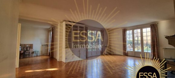 Замки и поместья с 4 спальнями в Велизи-Вилякубле, Франция № 327514 12