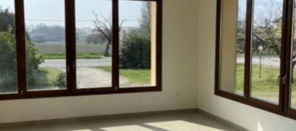 6-Zimmer Villa in Mirandola, Italy, Nr. 95941 3