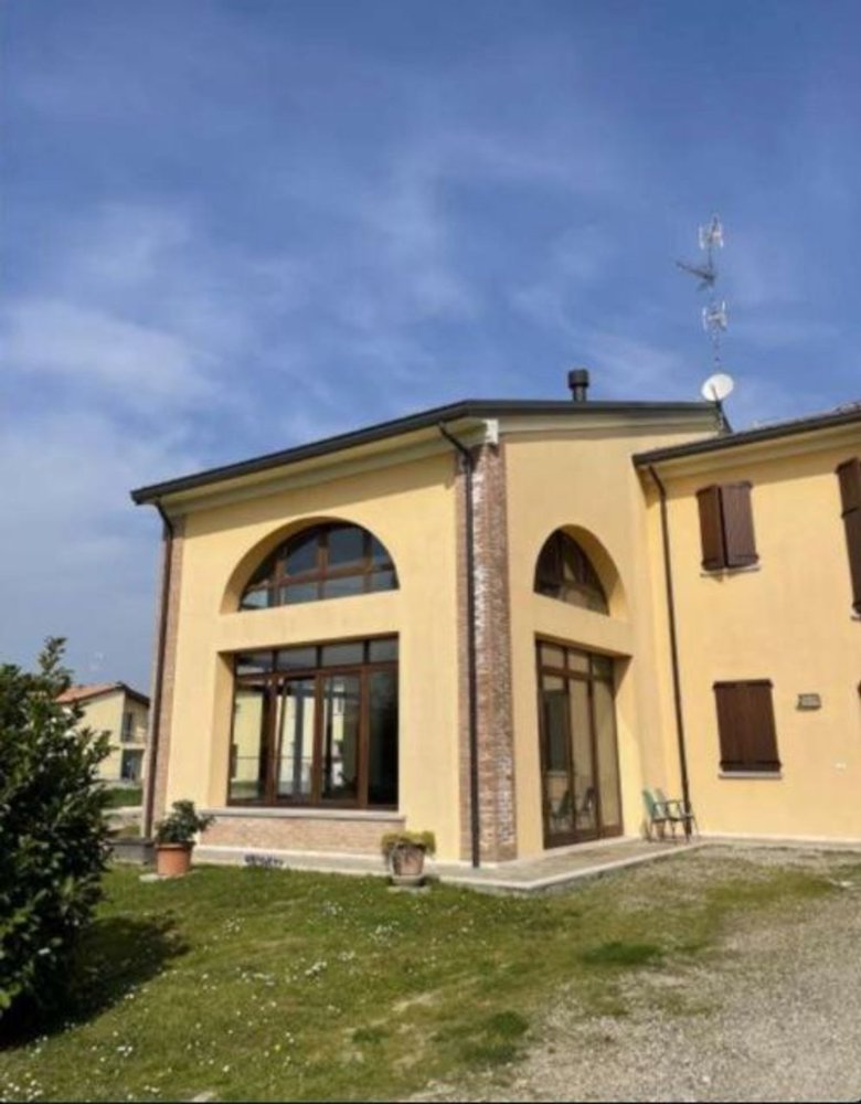 6-Zimmer Villa in Mirandola, Italy, Nr. 95941